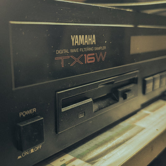nizuk, yamaha tx16w, 12bit sampler, sampleur 12bit, boom bap, ensoniq eps, akai s950, akai mpc 2000 xl, 90's hip hop beatmaker, low def prod, rack sampler, 80's sampler,